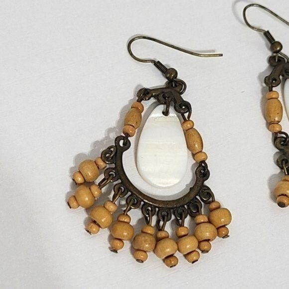 Vintage Chandelier Earrings with mother of pearl - Picture 3 of 3
